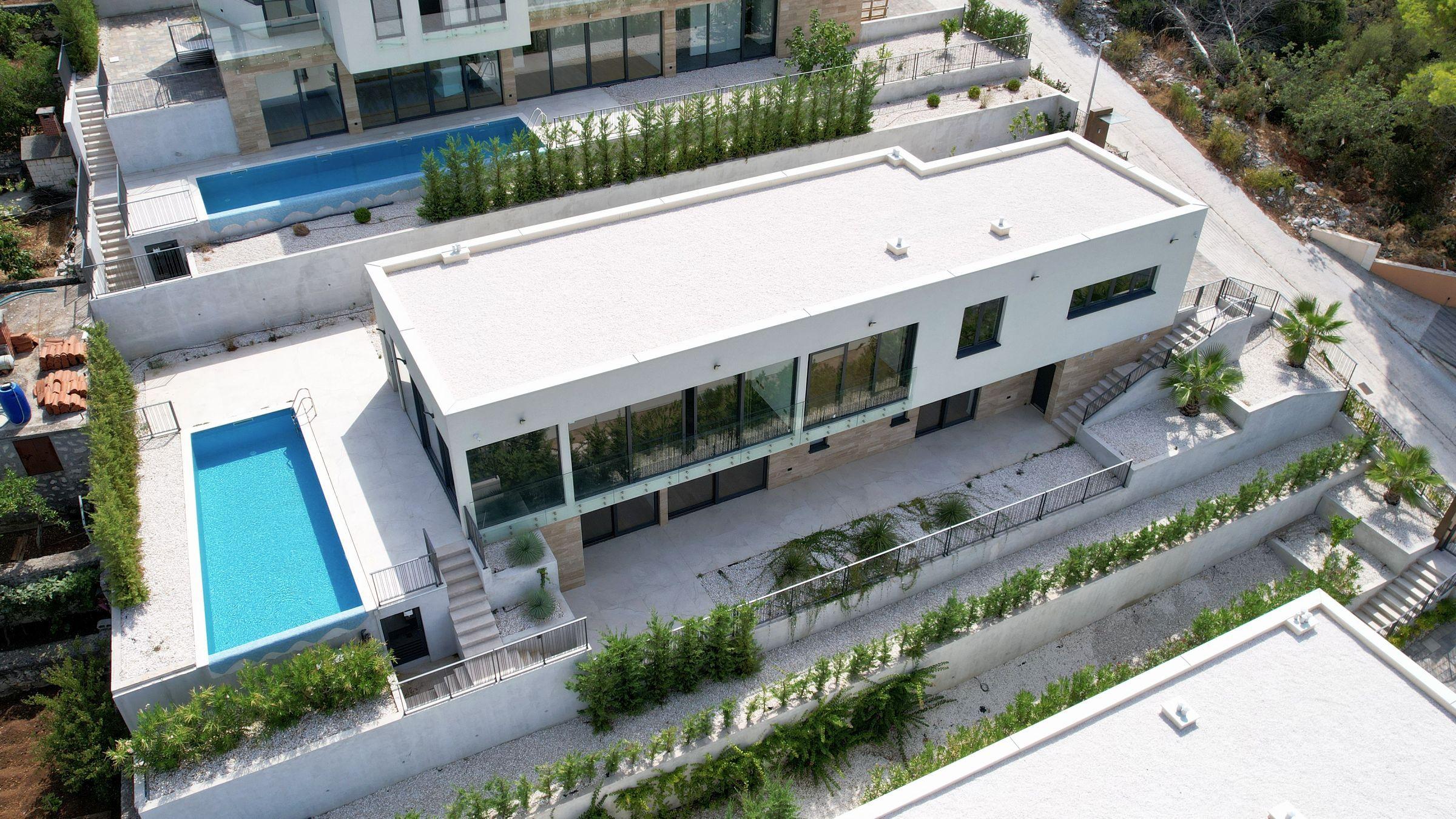 Villa mit Pool in Strandnähe