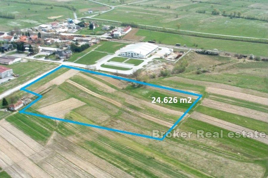 Terreno edificabile nella zona commerciale