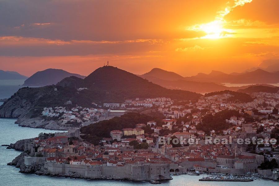 Terreno edificabile con progetto e vista mare