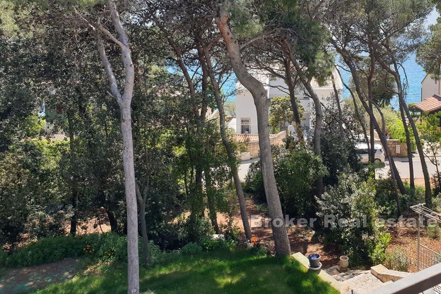 Casa con appartamenti e vista mare