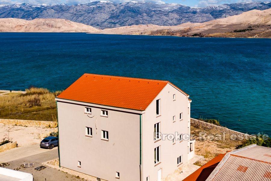 Kuća u prvome redu do mora