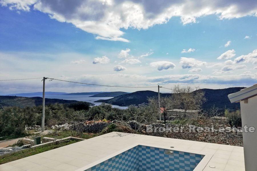 Casa con vista mare e piscina