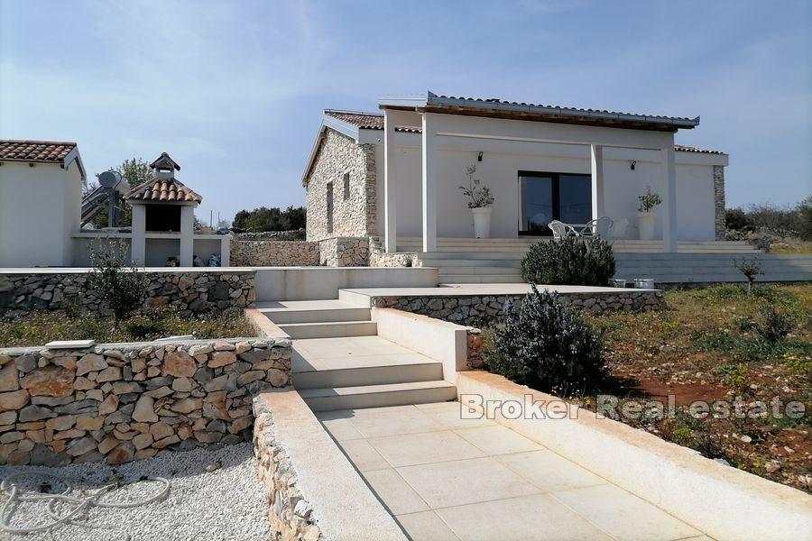 Casa con vista mare e piscina