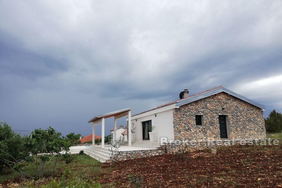 Casa con vista mare e piscina