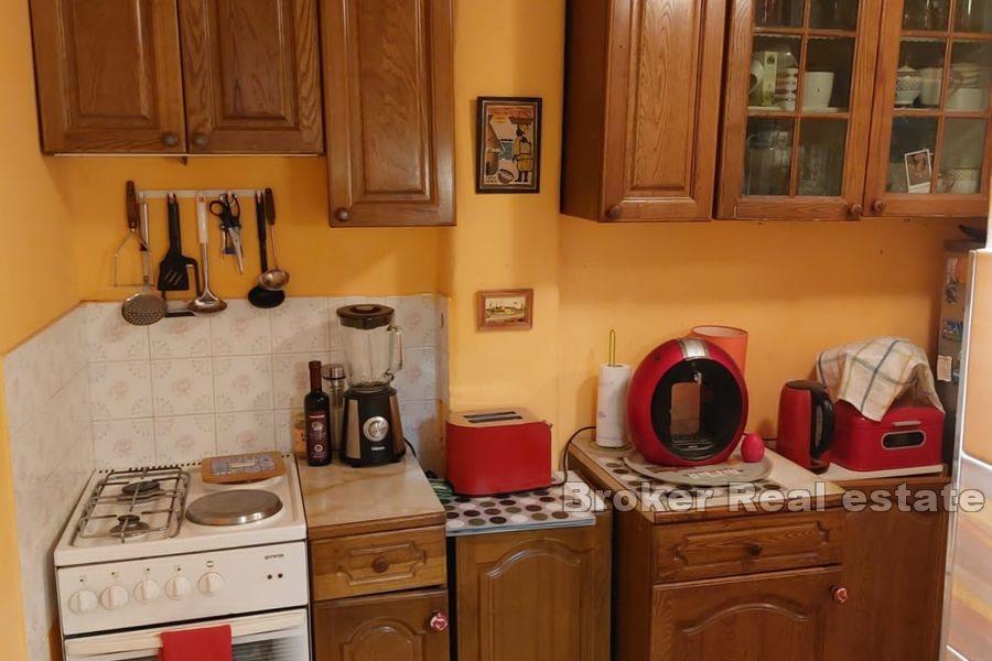 Wohnung mit Garten in einem Steinhaus