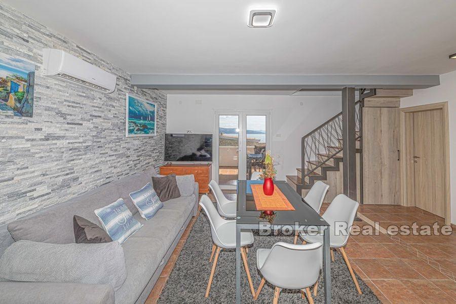 Steinhaus am Meer mit Pool