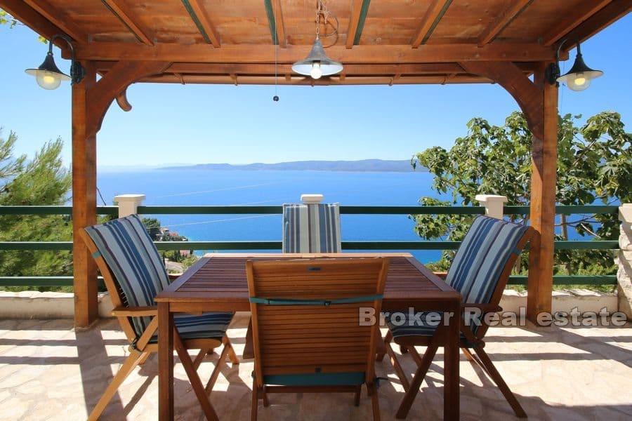 Steinhaus mit Pool und Meerblick