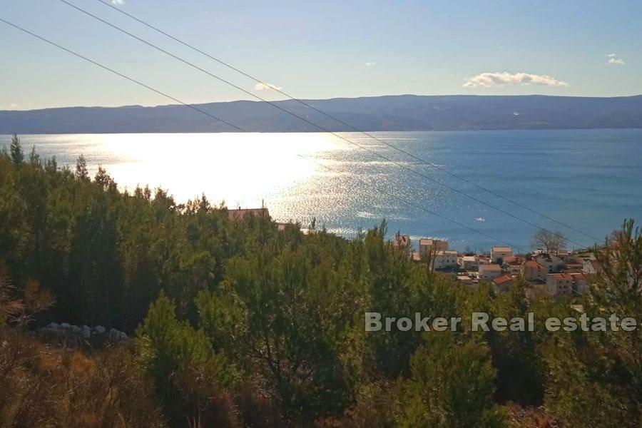 Building plot with an open sea view