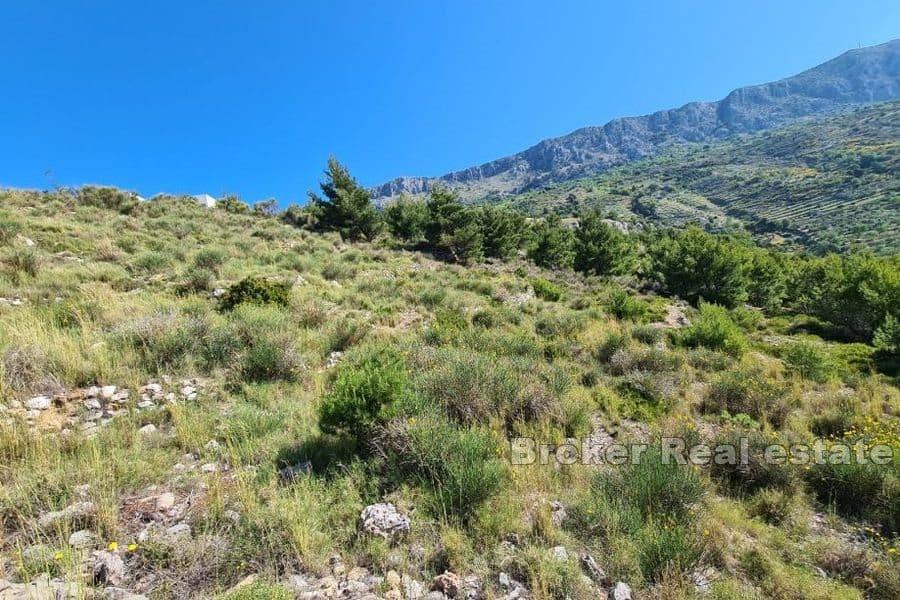 Building plot with an open sea view