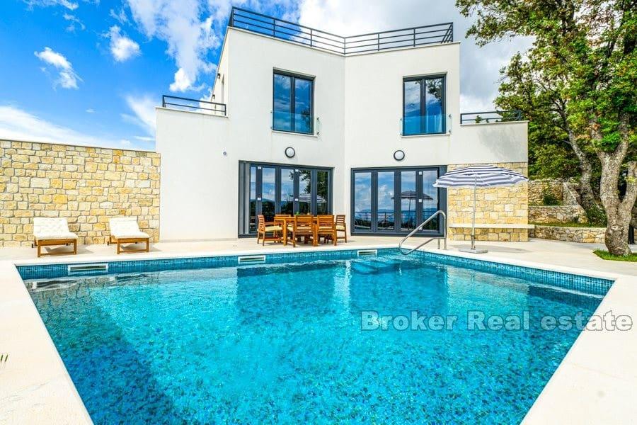 Villa mit Meerblick und Swimmingpool
