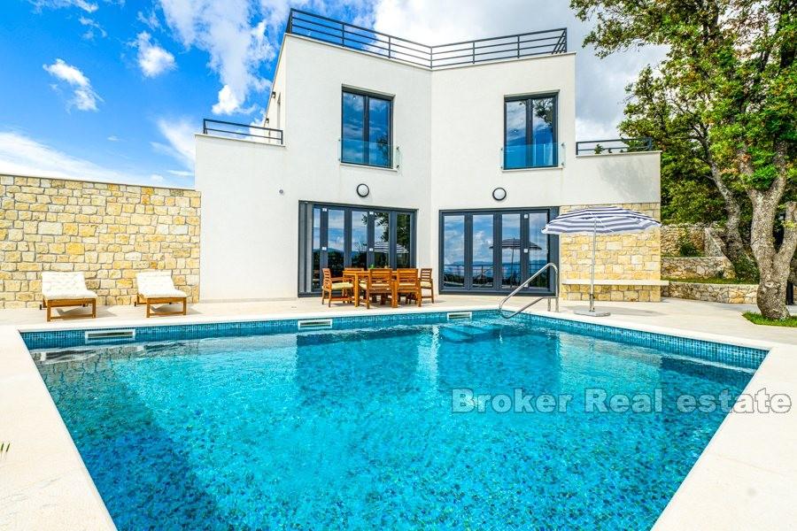 Villa mit Meerblick und Swimmingpool