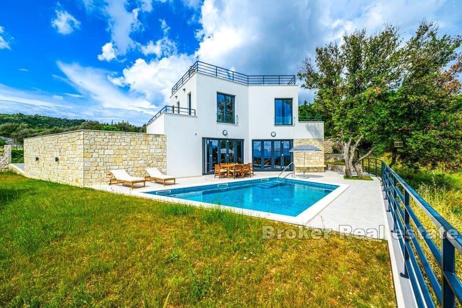 Villa mit Meerblick und Swimmingpool