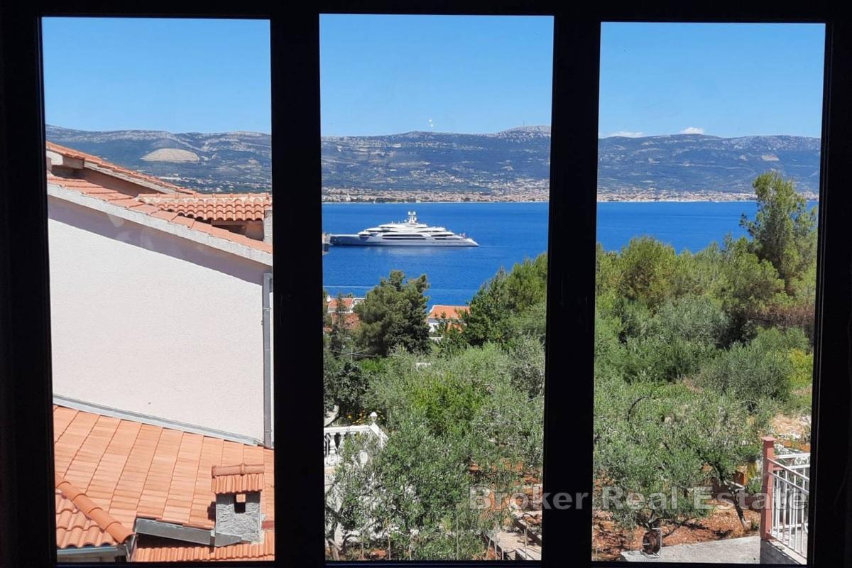 Villa moderna con vista mare e piscina