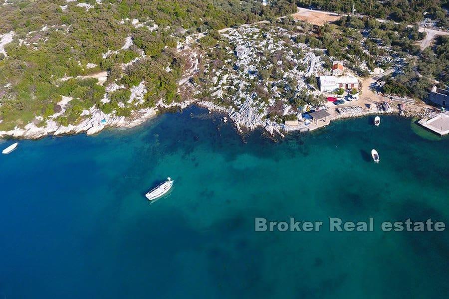 Terrain constructible au premier rang face à la mer