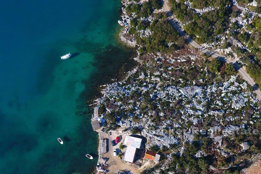 Terrain constructible au premier rang face à la mer