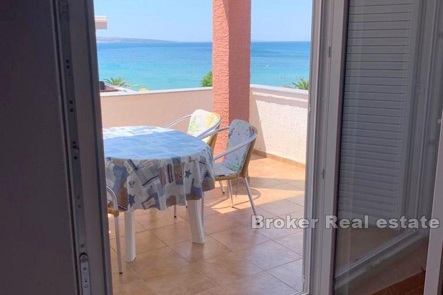 Appartement au deuxième rang de la mer