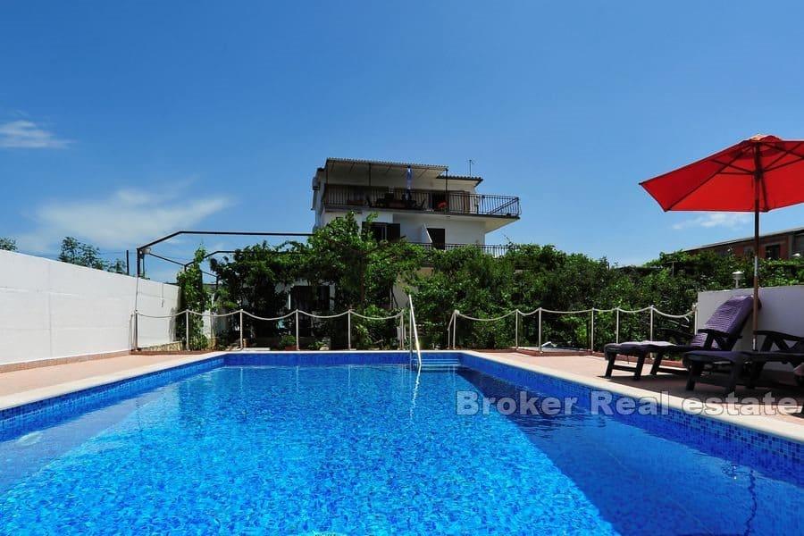 Casa con vista mare e piscina