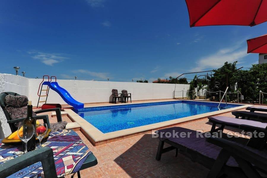 Casa con vista mare e piscina