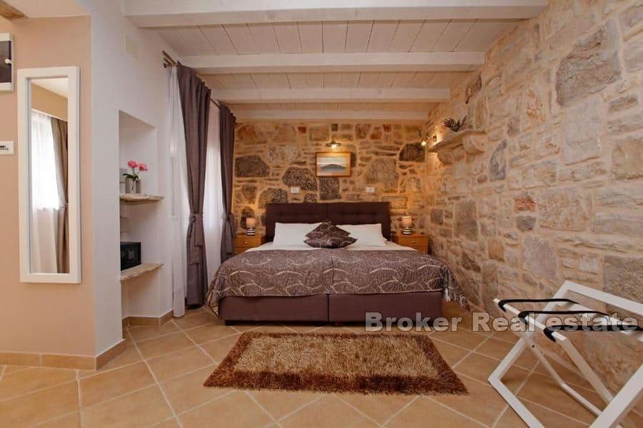 Hotel - vila první řada k moři