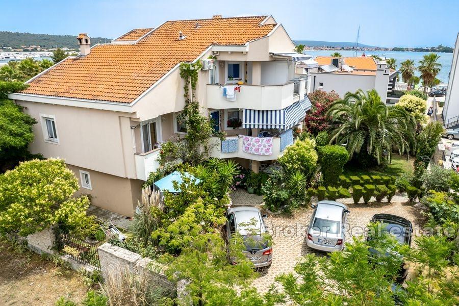 Immeuble près de la mer