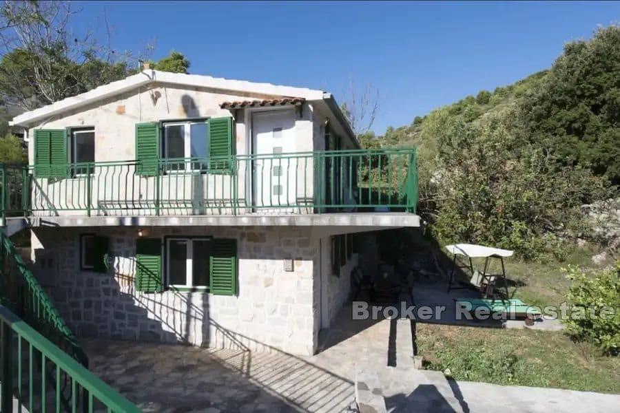 Maison en pierre proche de la mer
