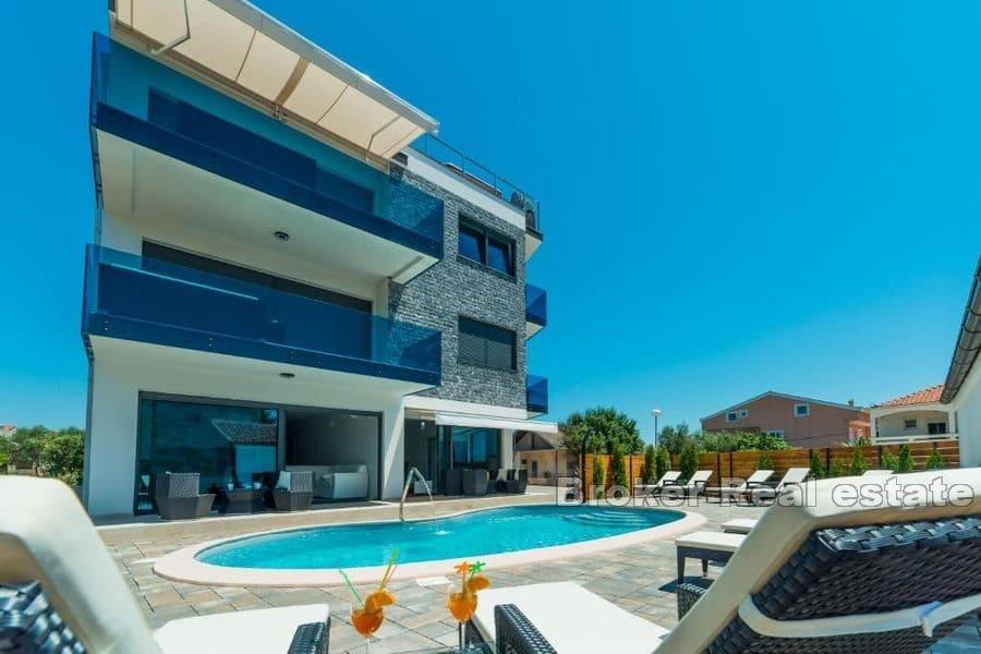 Attraente proprietà con piscina e terrazza