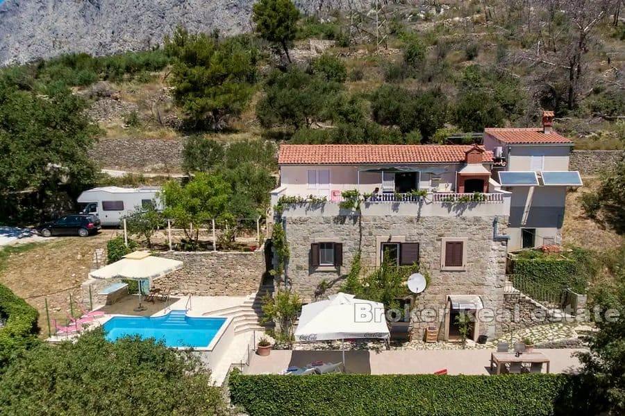 Detached house with pool