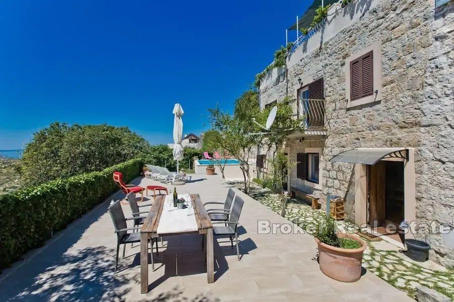 Detached house with pool