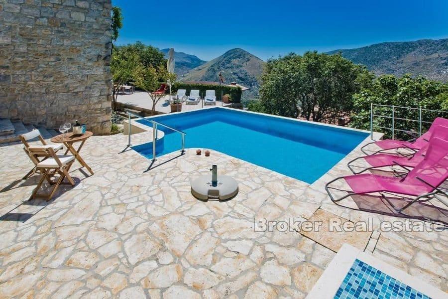 Detached house with pool
