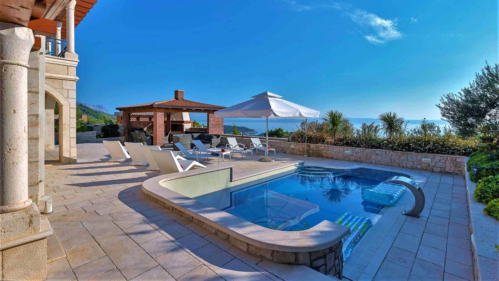 Luxusvilla mit Meerblick