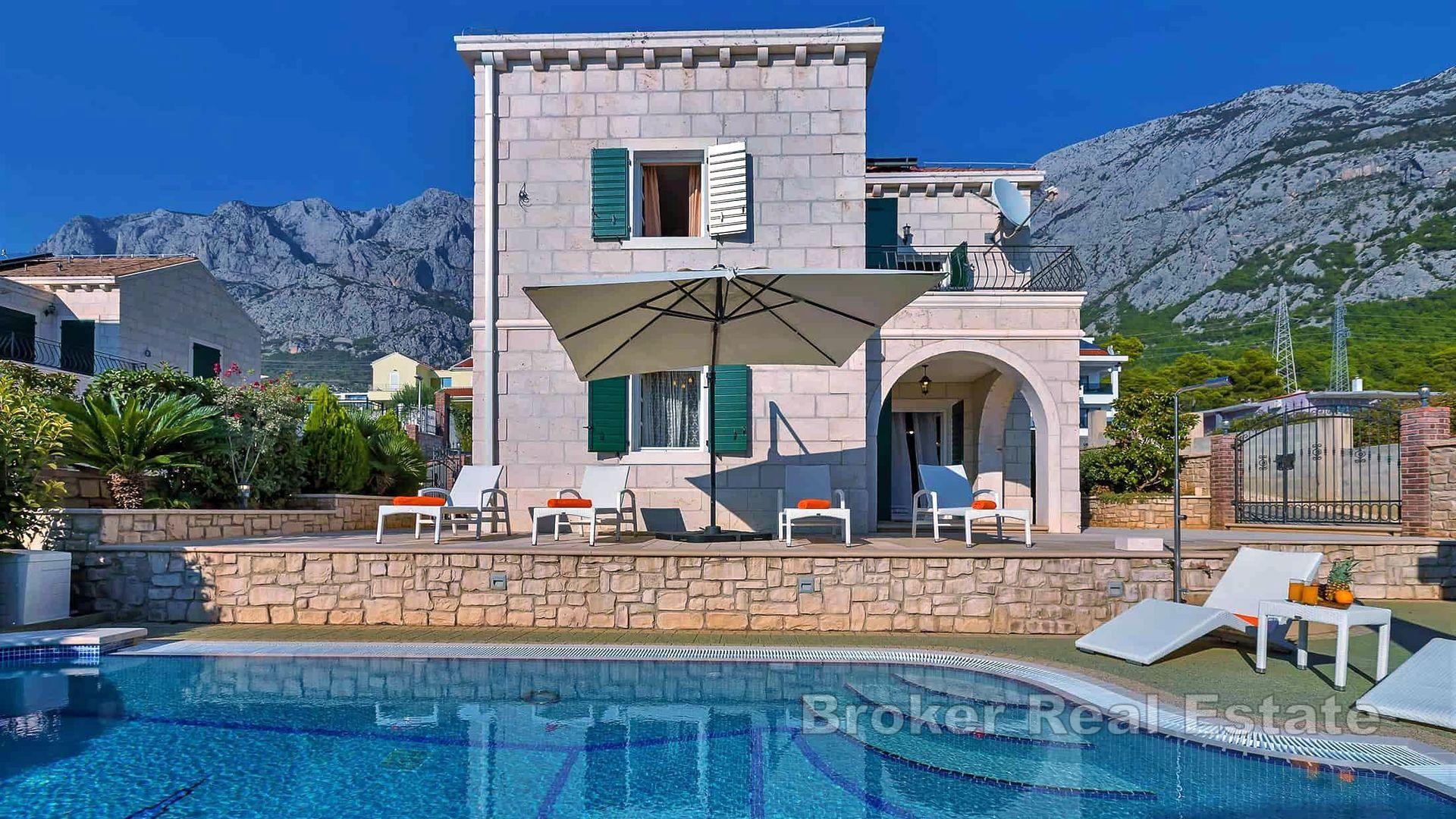 Moderne Villa mit Meerblick