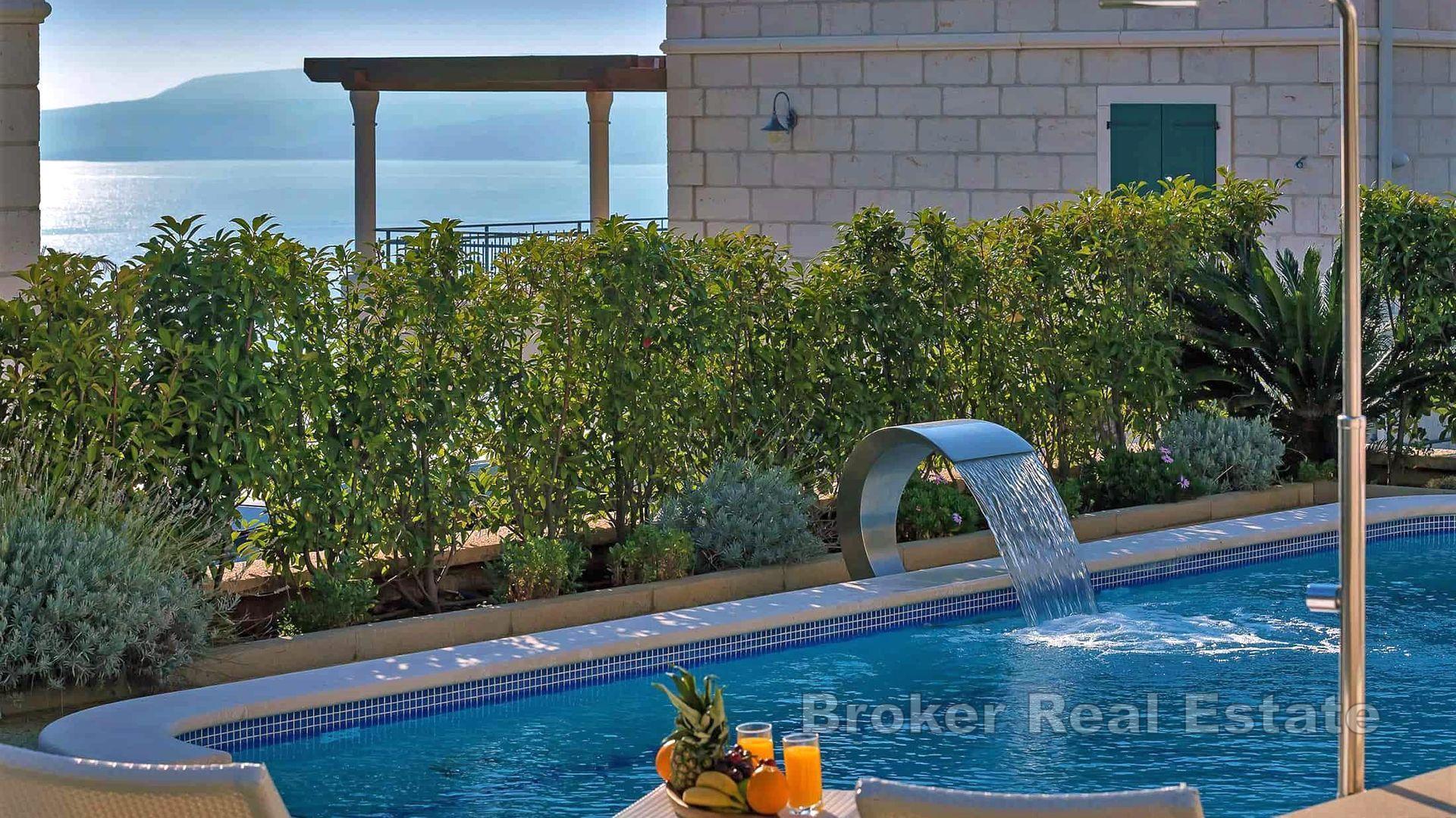 Moderne Villa mit Meerblick