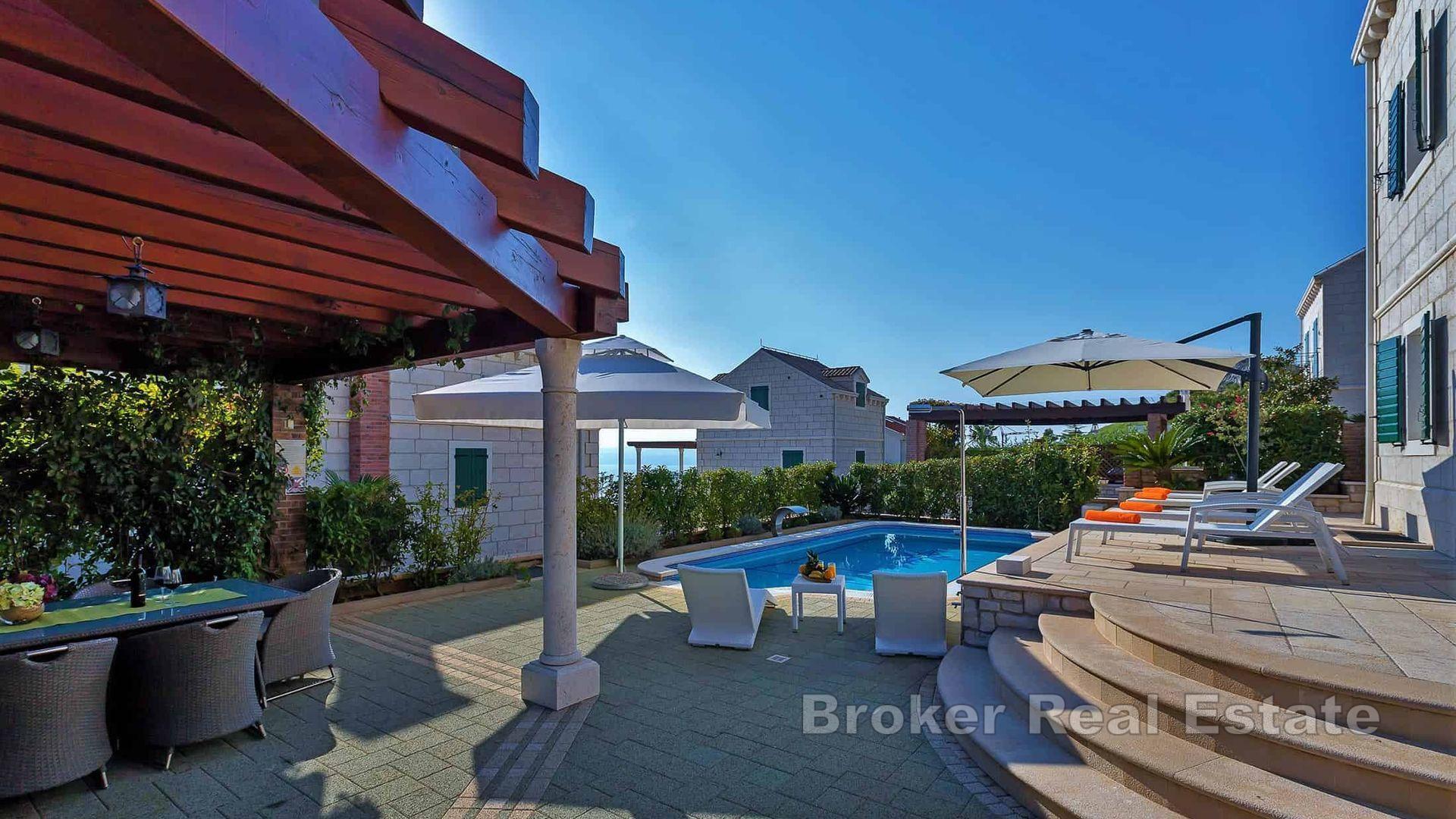 Moderne Villa mit Meerblick