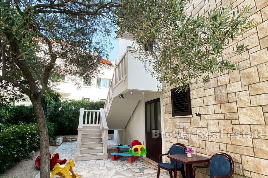 Casa con sei appartamenti vicino al mare