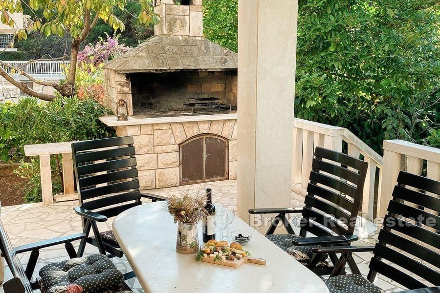 Casa con sei appartamenti vicino al mare