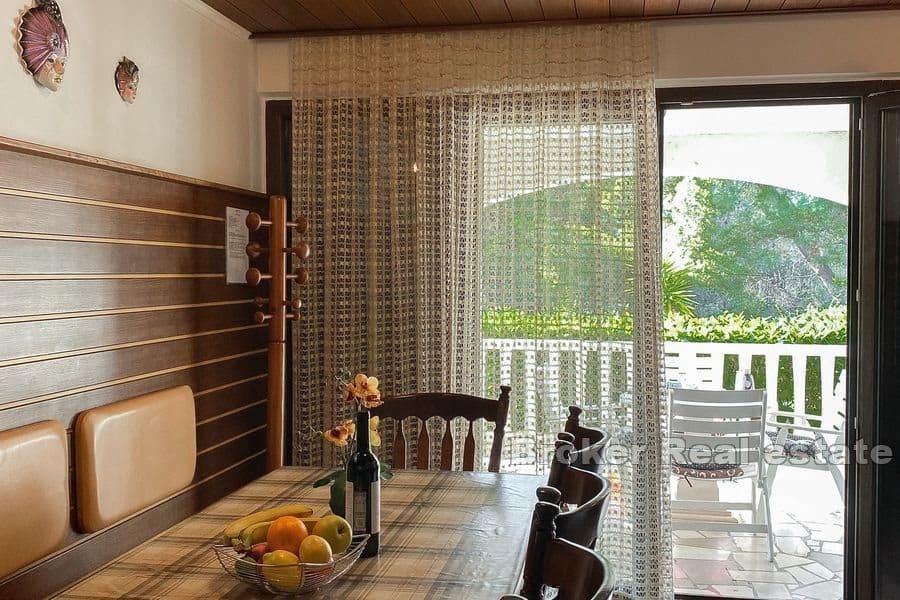 Casa con sei appartamenti vicino al mare
