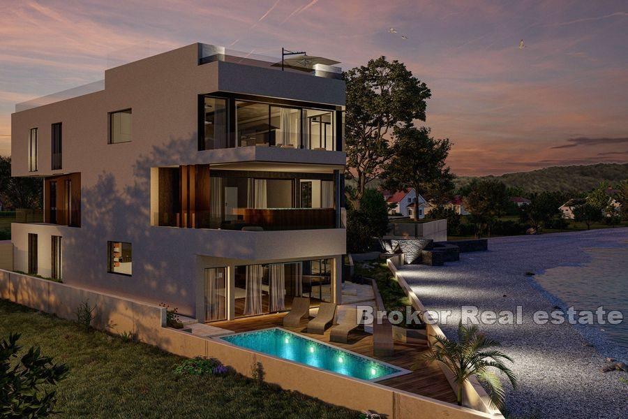 Appartement de luxe, première rangée de la mer