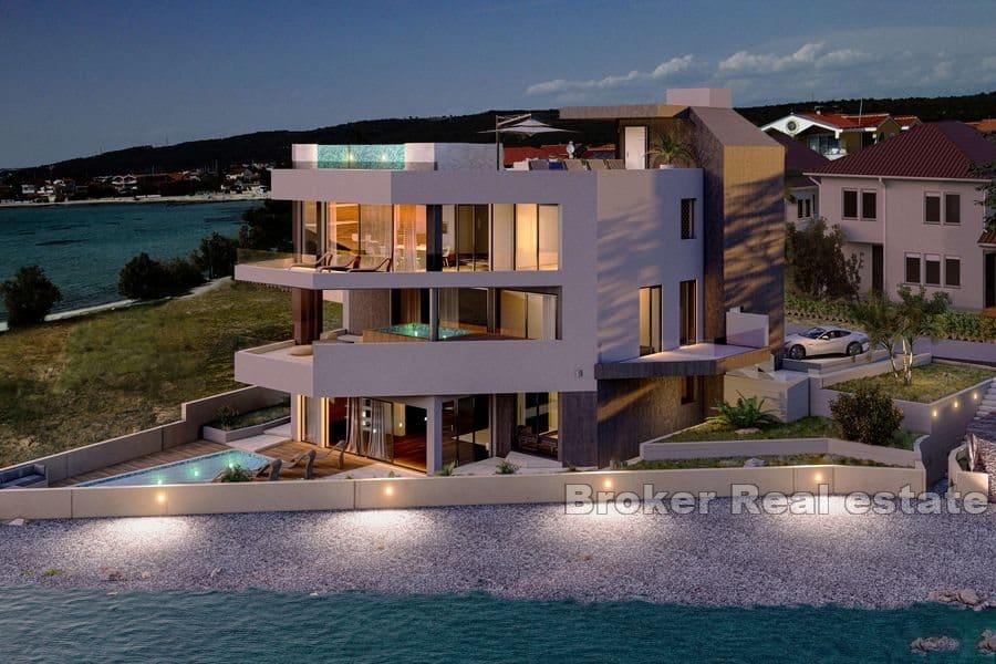 Appartement de luxe, première rangée de la mer