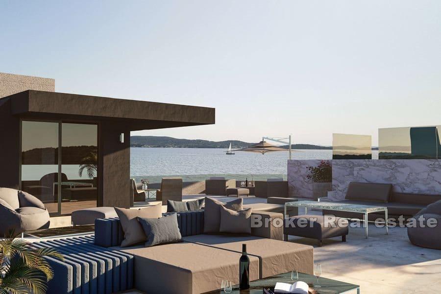 Appartement de luxe, première rangée de la mer