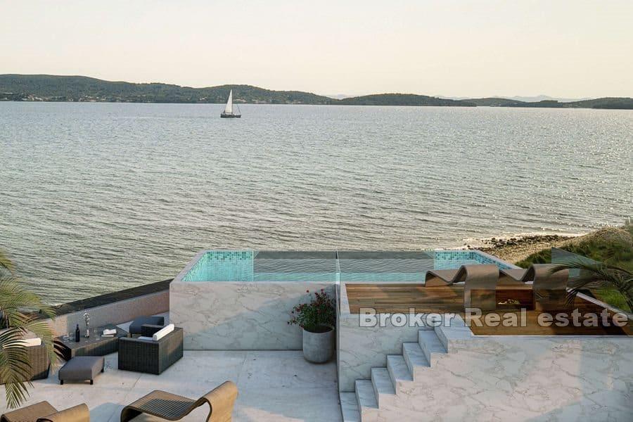 Appartement de luxe, première rangée de la mer