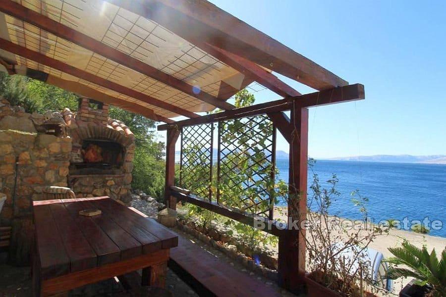 Casa con appartamenti al mare