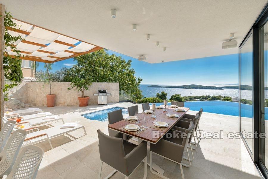Bella villa con vista mare