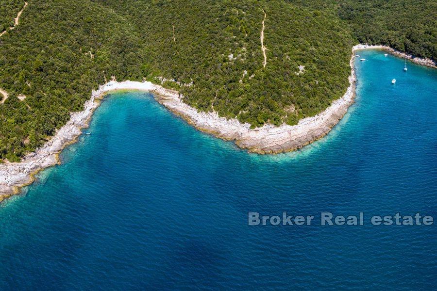 Beau terrain en zone T en bord de mer