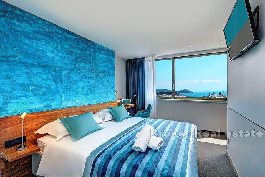 Luxuszimmer mit Rezeption