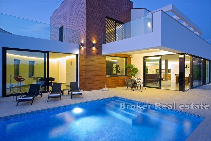 Vacker villa med pool