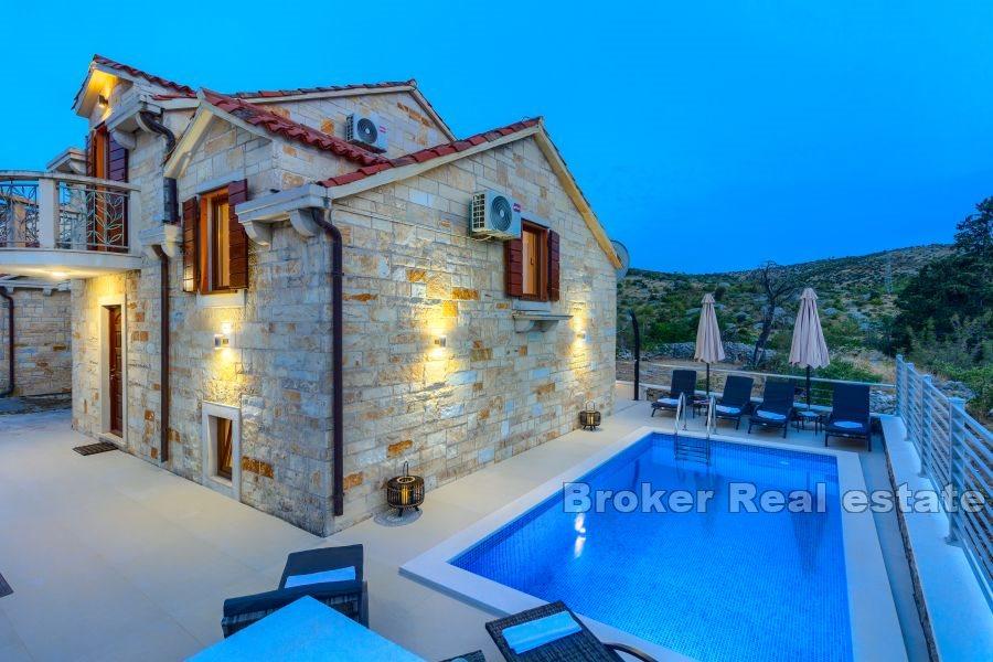 Belle maison jumelée avec piscine