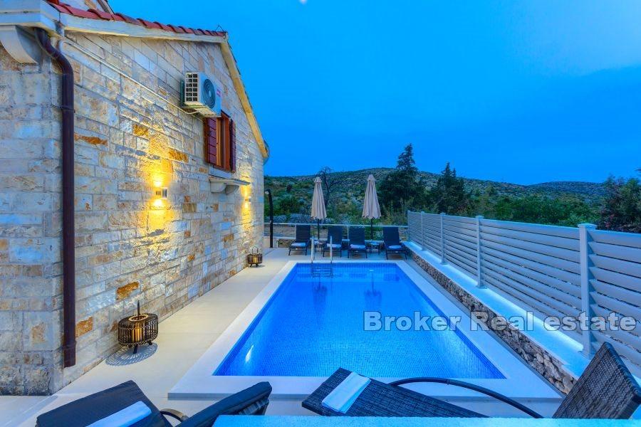 Belle maison jumelée avec piscine