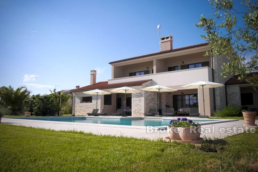 Atraktivní vila s bazénem