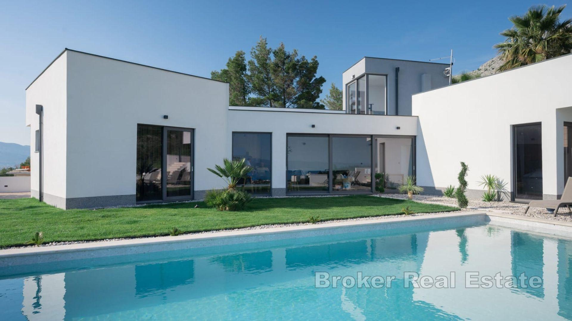 Einfamilienhaus mit Pool und Meerblick