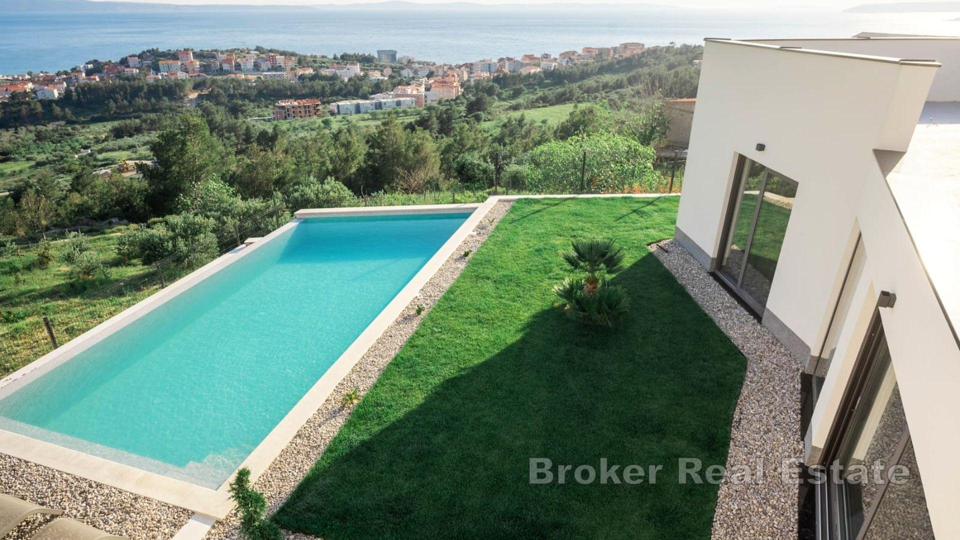 Einfamilienhaus mit Pool und Meerblick